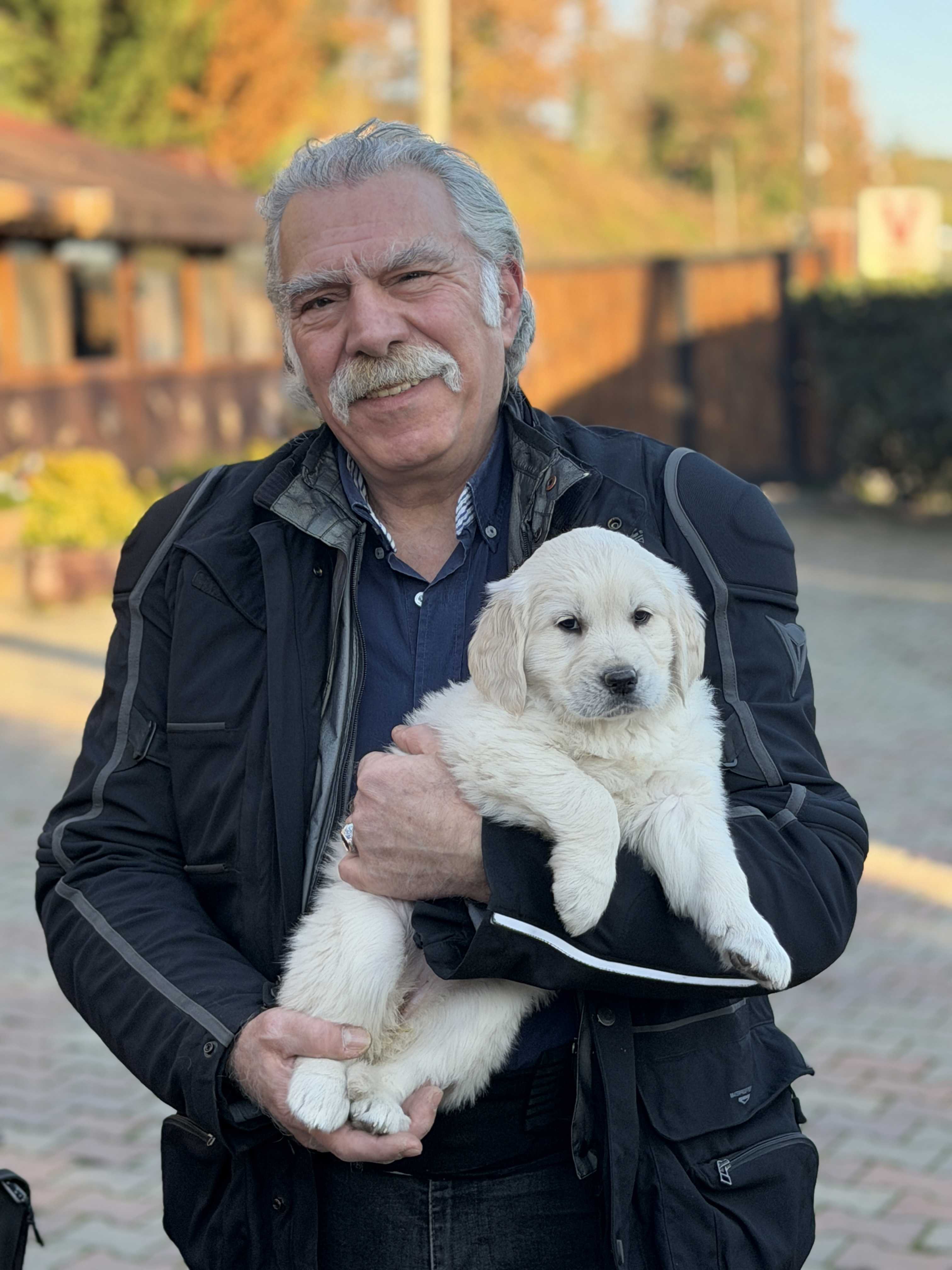 Yakup bey de hayalini kurduğu Golden bebeğine kavuştu. Chelsea ile çok güzel bir ikili oldular :)